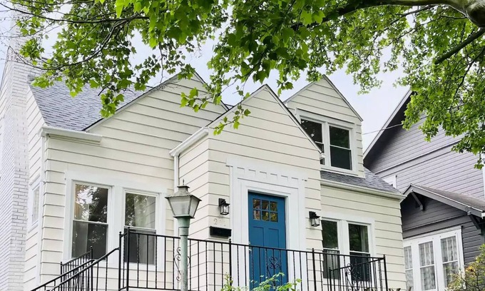 Steubenville House | Villa Avila - Bright & Cozy 3 BR near Franciscan