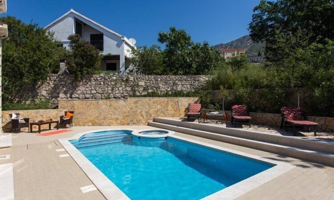Brasina Villa | Villa Avoca - Four Bedroom Villa with Swimming Pool