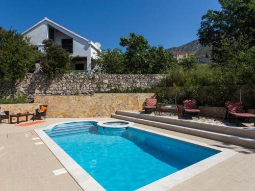 Brasina Villa | Villa Avoca - Four Bedroom Villa with Swimming Pool