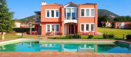 Drama Villa | Villa AVRA