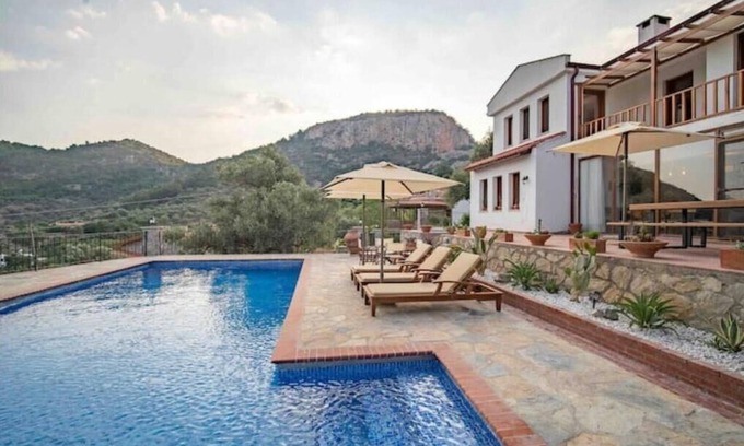 Mesudiye Villa | Villa Aylin- 3 br w/sea view and heated pool