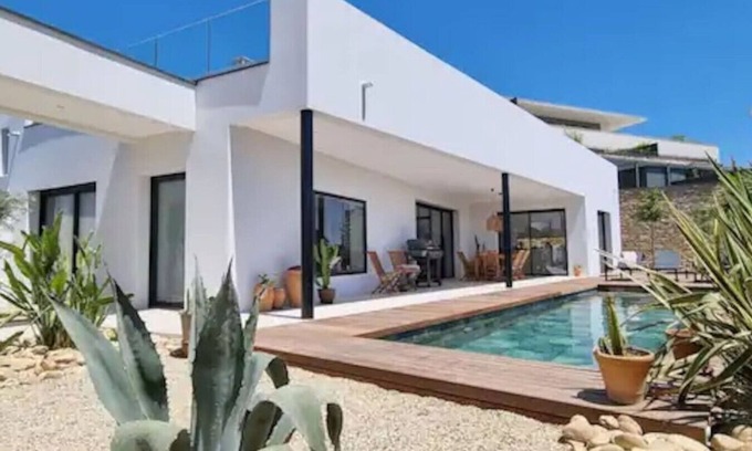 Perols Villa | Villa Azura, luxury holiday villa with views near the beaches