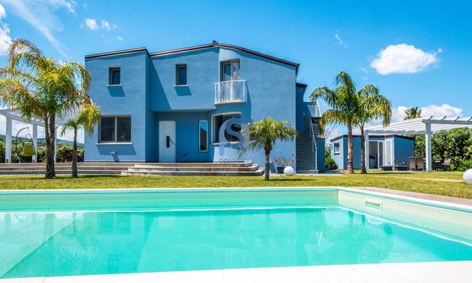 Lascari Villa | Villa azzurra with private swimming pool