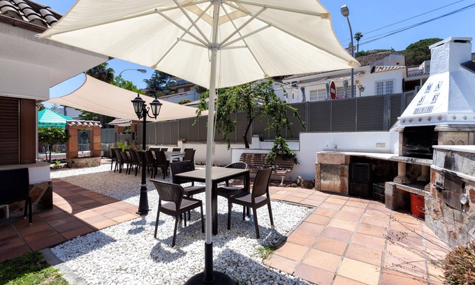 Cabrils House | VILLA BARCELONA. Private pool and near to the beach.