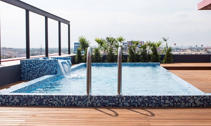 Pak Kret Hotel | Villa Baron Hotel