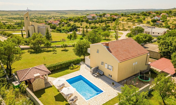 Benkovac Villa | Villa Basil ZadarVillas