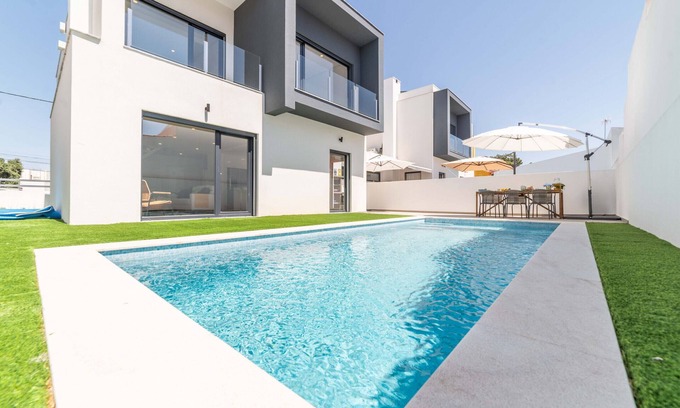 Charneca de Caparica e Sobreda Villa | Villa Beija Flor - Allure Villas