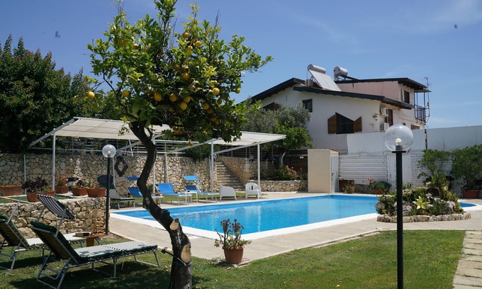 Syracuse Villa | Villa belfronte with private pool in the green can accommodate large groups