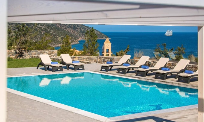 Agios Nikolaos Villa | Villa Bellelen with a heated pool