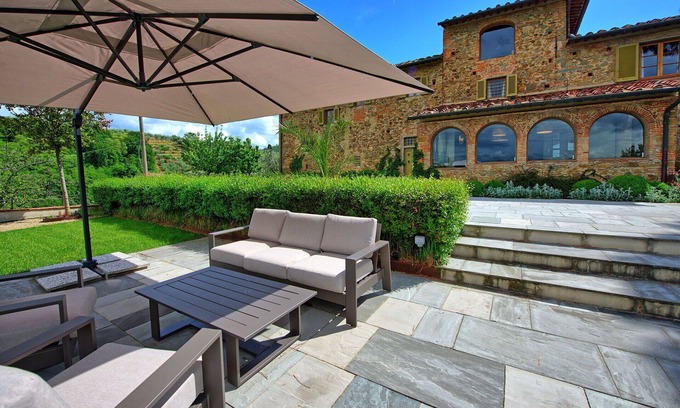 Cantagrillo Villa | Villa Bellostare – Deluxe holiday villa with private pool in Tuscany