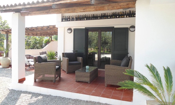 Briatico Apartment | Villa Bergamotto - Luxury Apartments, 3 mins drive to Beaches - Ground Floor