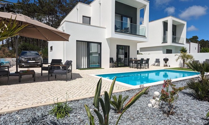 Pataias Villa | Villa Besugo - Holiday Villa with Private Heated Pool By SCH