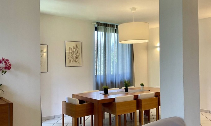 Travedona-Monate Villa | Villa Biancospino close by Monate Lake
