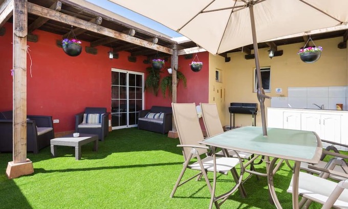 San Isidro House | Villa Blanca Tenerife - Private rooms - Terrace and BBQ, 5 minutes from the beach and airport