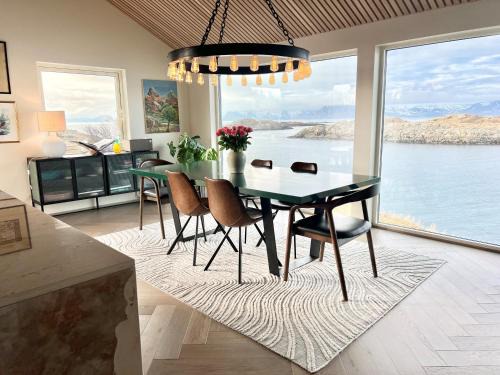 Henningsvaer Villa | Villa Bluebird