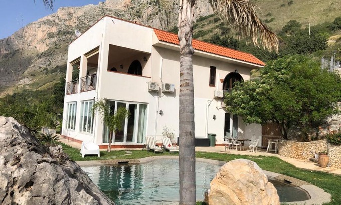 Capaci Villa | Villa Bologna