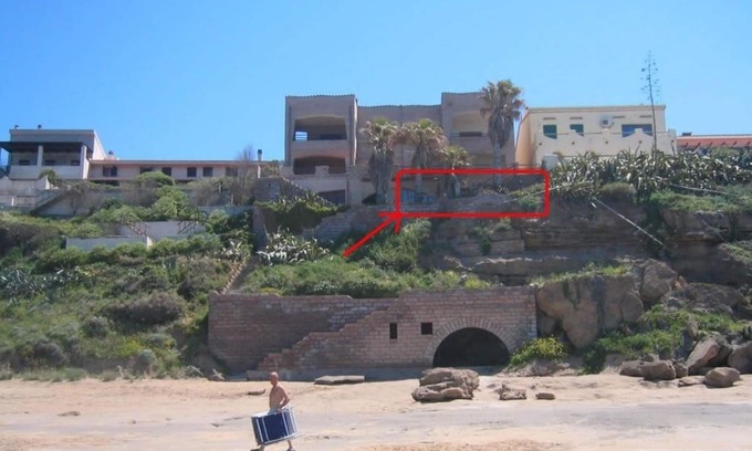 Porto Alabe Apartment | Villa Bosa, waterfront apartment, 10 meters from beach, WIFI, sleep 2