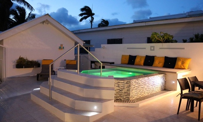 Belize City Bed & Breakfast | Villa Boscardi - 2 Queen Size Beds. Full Breakfast Included
