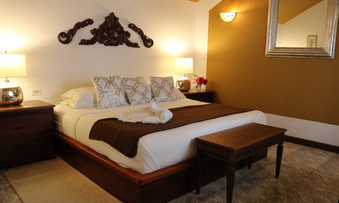 Belize City Bed & Breakfast | Villa Boscardi - Deluxe King Room. Full Breakfast Included