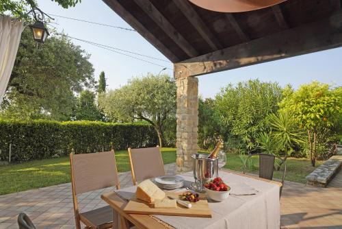 Cecina Villa | Villa Bouganville