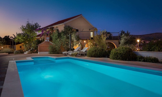 Milna (Brac) Villa | Villa Bravura SAVE 20 percent on Split-villas com