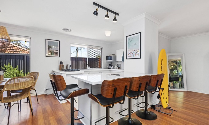 Scarborough House | Villa Brisa Marina, 600m to Scarborough Beach!