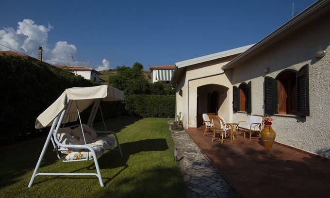 Sangineto House | Villa by the sea