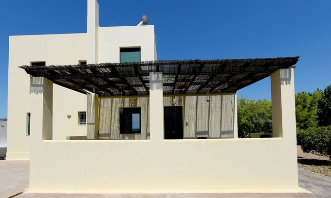 Gennadi Villa | Villa by the sea in Gennadi