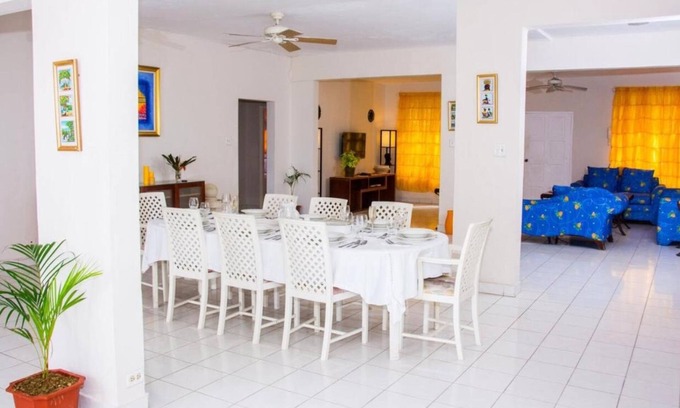 Boscobel Villa | Villa by The Sea
