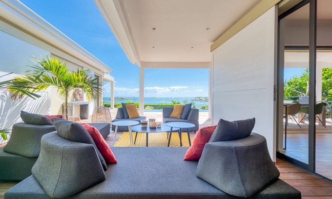 Cul de Sac Villa | Villa by the water - sea view -minimalist style
