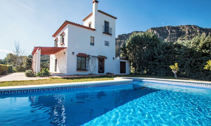 Alora Villa | Villa "Caminito del Rey" with Mountain View, Pool, Garden, Air Conditioning & Wi-Fi