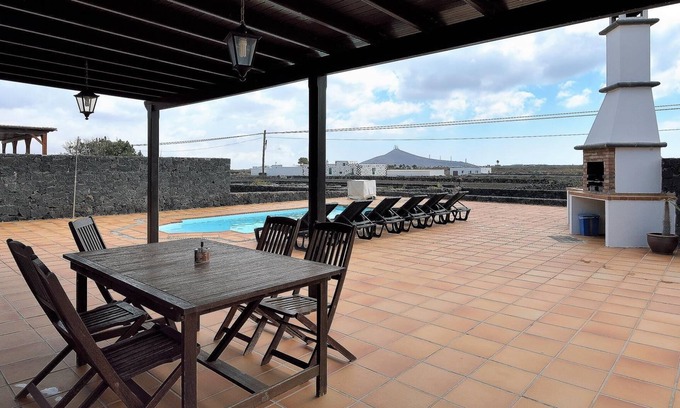 San Bartolome Villa | Villa Campesina Deluxe with Private Pool Tomaren 3 Bedrooms