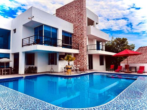 Agua de Dios Villa | Villa campestre Casa Blanca Full House