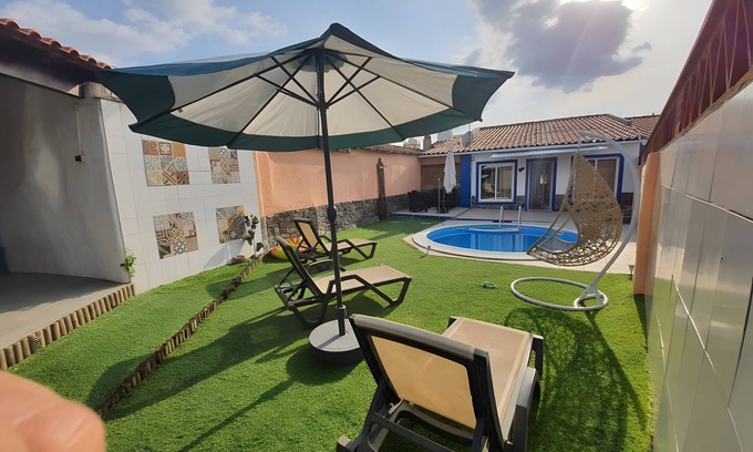 Reguengos de Monsaraz Villa | Villa 'Cantinho De Paz' with Private Pool, Wi-Fi and Air Conditioning