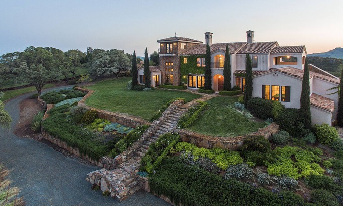 Fairfield House | Villa Capricho Vineyard Estate | Close to Vineyards | Pool