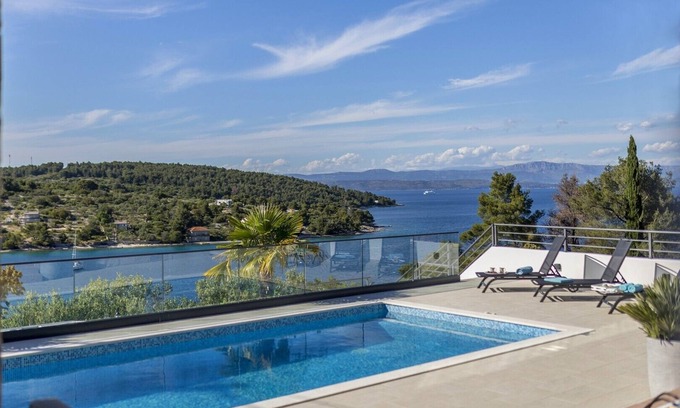 Necujam Villa | Villa Captain's house on Solta island with heated pool, jacuzzi, sea views