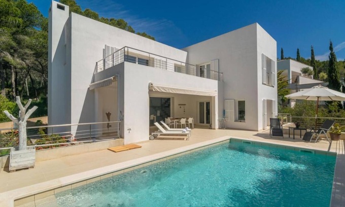 Provensals Villa | Villa 'Carritx' with Mountain View, Wi-Fi and Air Conditioning