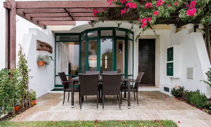 Carvalhal Villa | Villa 'Casa Braites - Ar Condicionado' with Shared Pool, Wi-Fi and Air Conditioning