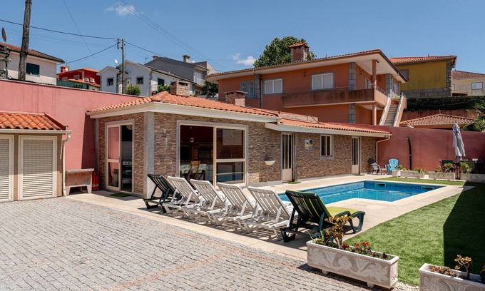 Felgueiras Villa | Villa 'Casa Da Carriça' with Private Pool, Private Terrace and Wi-Fi