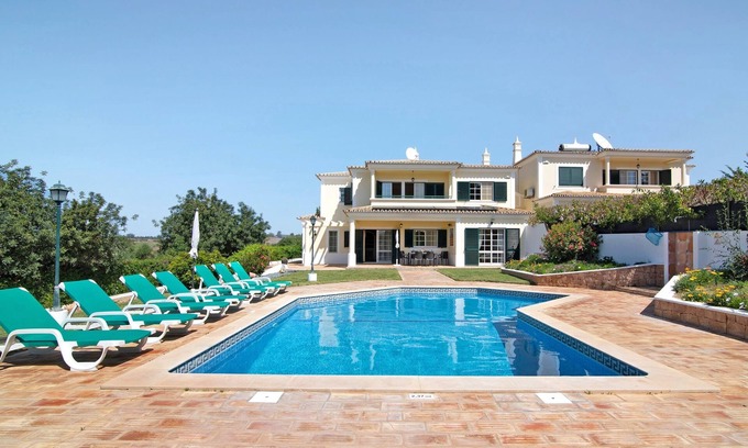 Albufeira Villa | Villa 'Casa dos Avós' with Private Pool, Terrace & Wi-Fi