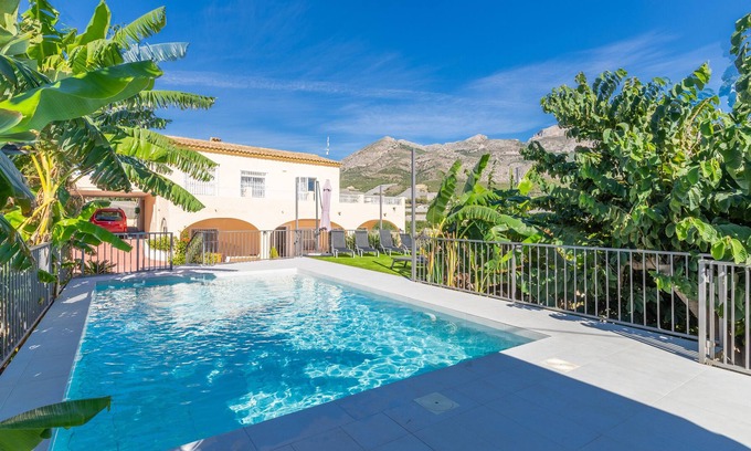 Callosa d' En Sarria Villa | Villa "Casa Rural Altaret" with Sea View, Pool, Garden & Wi-Fi