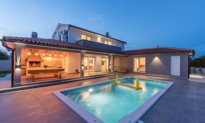 Stokovci Villa | Villa Casa Mara with heated pool