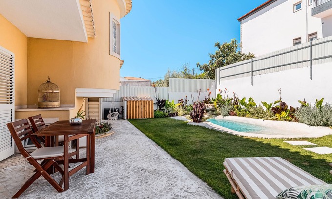 Charneca de Caparica e Sobreda House | Villa 'Casa Do Rei - Charneca' with Private Pool, Private Terrace and Wi-Fi