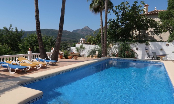Jalon House | Villa Casa Solvino is modern and detached with beautiful views over the valley