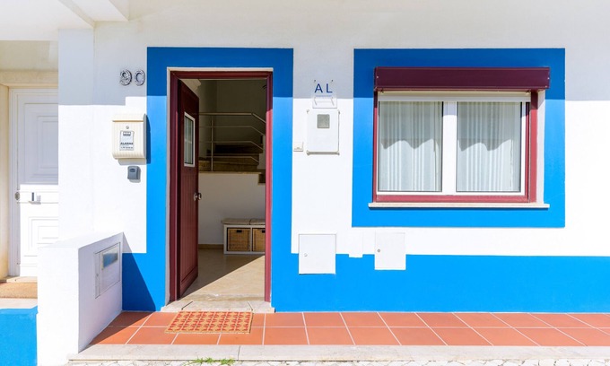 Porto Covo Villa | Villa 'Casa Vila-Mar' with Private Terrace, Wi-Fi and Air Conditioning