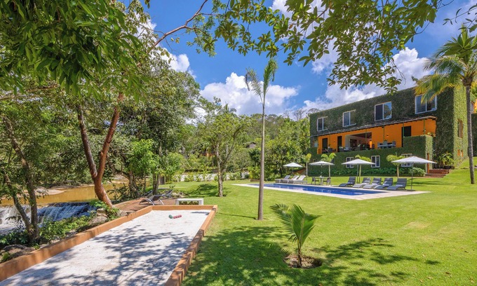South Shore Hotel Area Villa | Villa Cascada Luxury Riverfront Retreat, Villa Cascada Riverfront Pickleball Resort