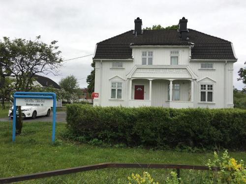Asker House | Villa Central