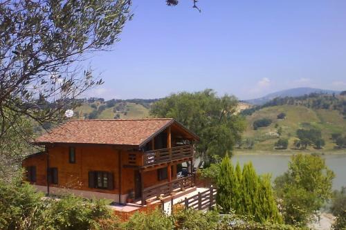 Maierato Ski Chalet | Villa chalet sul lago Angitola
