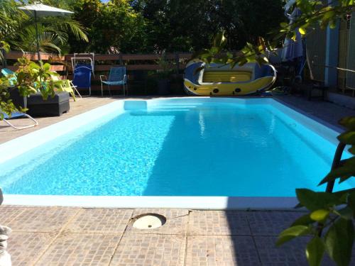 Trois Mares Villa | Villa chaleureuse près de Le Tampon avec piscine partagée