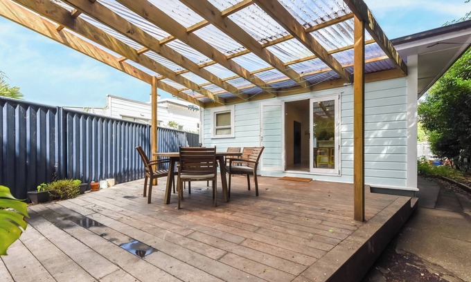Nelson South House | Villa Charm - Nelson Holiday Home